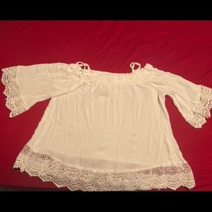 Off the shoulder top 💄